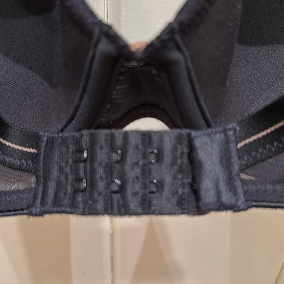 CHANTELLE BLACK UNDERWIRE BRA WITH FULL LIGHTLY PADDED CUPS-4 SETS OF HOOKS 32D - Picture 4 of 6